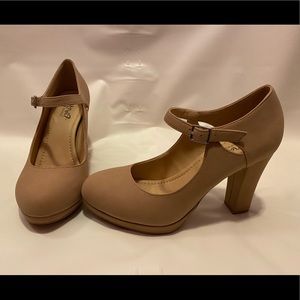 Nude Block Heel Women’s Size 9